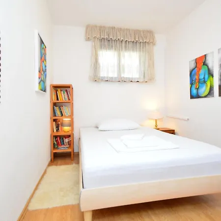 شقة Bila Kuca By Interhome تروغير